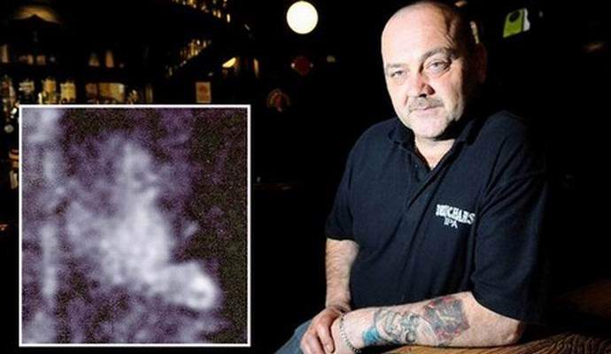 Engleski Pub Ghosts Inundate