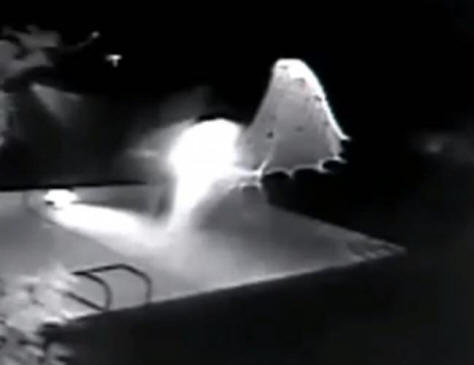 Nenormalni fenomen snimljen je na kameri pored bazena