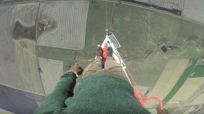 Do ludila hrabrih pjevamo pjesmu