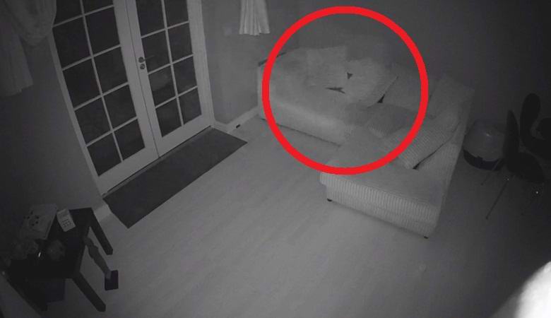 Blijedi duhovi poletjeli su točno pred kamerom.