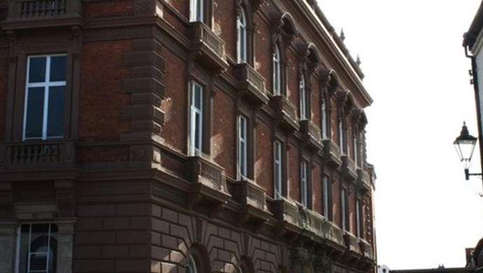 Britanci proteraju zlog duha iz gradske vijećnice