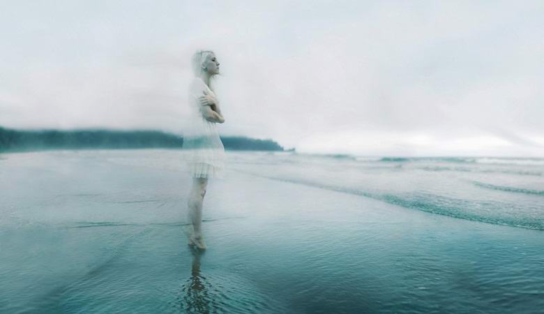 Britanac je fotografirao misterioznog bijelog duha pored rijeke