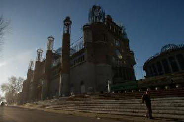 Čovjek koji 53 godine gradi ogromnu katedralu. Sam