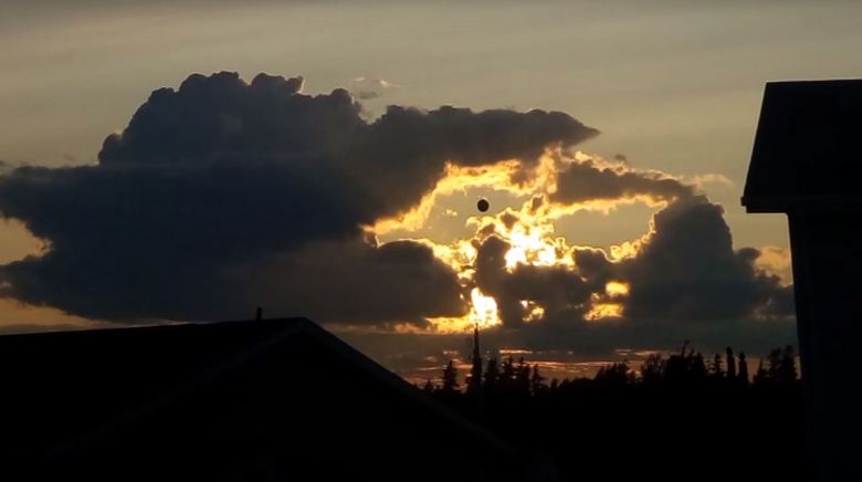 Crno sunce nad Kanadom zbunjivalo je čak i naučnike. Je li se legendarni Nibiru konačno otkrio?