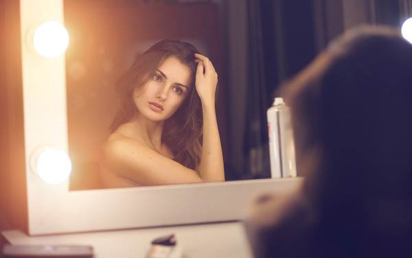 šta će se dogoditi ako se dugo gledate u ogledalo 