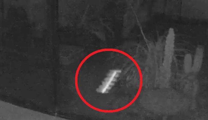 Energetski subjekt je prodro u kuću kroz zatvorena vrata.