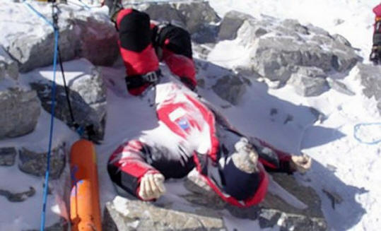 everestcemetery02-620x374