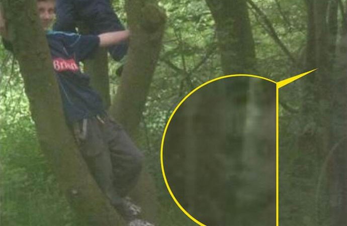 Fotografujući svoje sinove, Engleskinja je zarobila zastrašujući duh