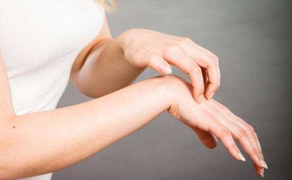 Na šta se pripremiti ako vas svrbi desna ili lijeva ruka 