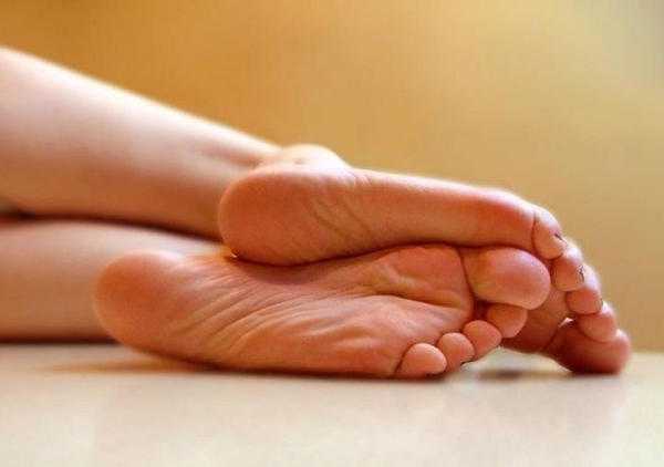 Zašto svrbi lijevu nogu 