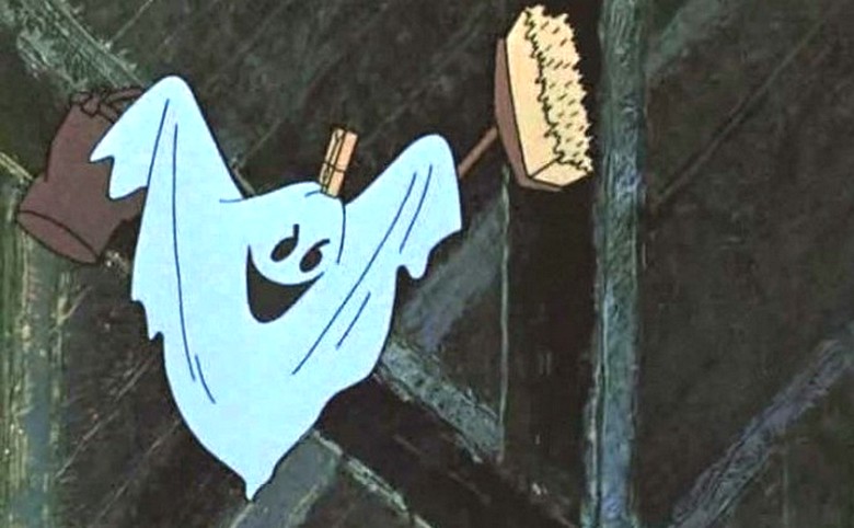 Nadzorna kamera u Brightonovoj trgovini muzičkih instrumenata bilježi paranormalne aktivnosti.