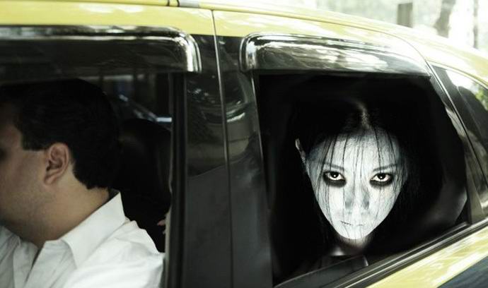 Nadzorna kamera zabilježila je duha kako sjedi u taksiju