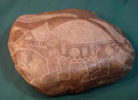 Ica kamenjem dokazuje da je čovječanstvo staro mnogo miliona godina.