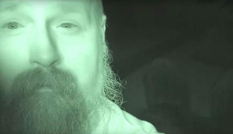 Duh iz groblja pogodio objektiv fotoaparata