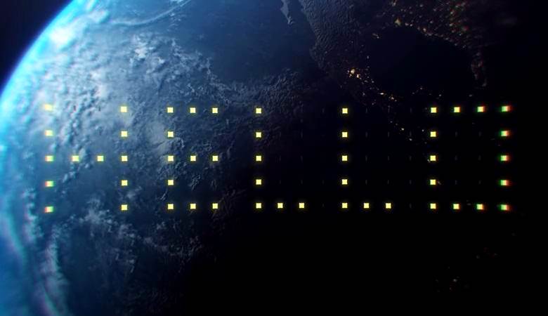 Svemirski bilbord prikazuje oglase na noćnom nebu