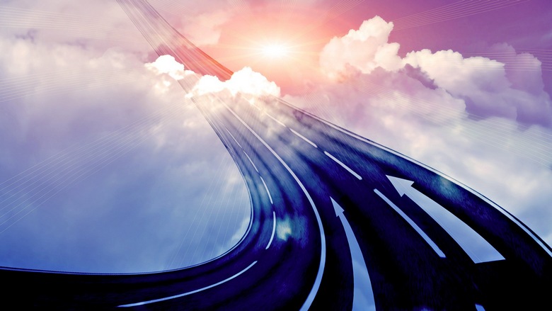 Sitni oblak plivao je cestom i uzletio u nebo