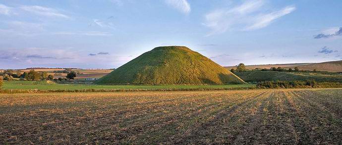 Ko je posetio drevnu grobnicu?