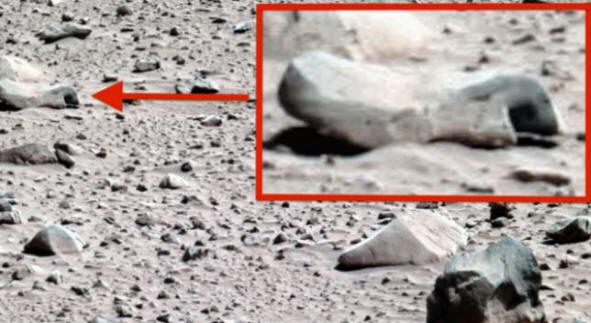 Ko je napravio još kvadratne rupe u marsovskom kamenju?