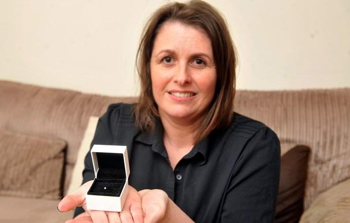 Piletina je položila jaje s dijamantom unutra