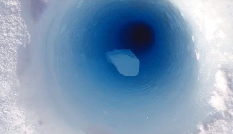 Komad leda bačen u bunar na Antarktici stvara vrlo čudan zvuk.