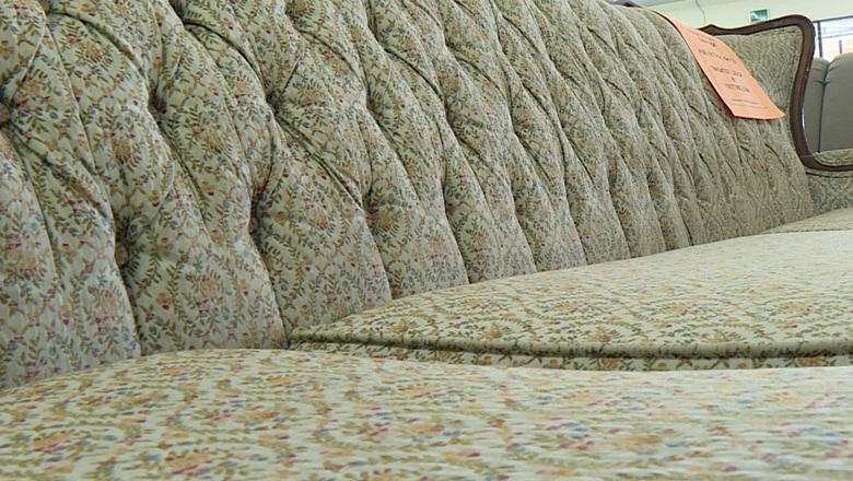 Prodavnica namještaja ne želi prodati kauč sa duhom