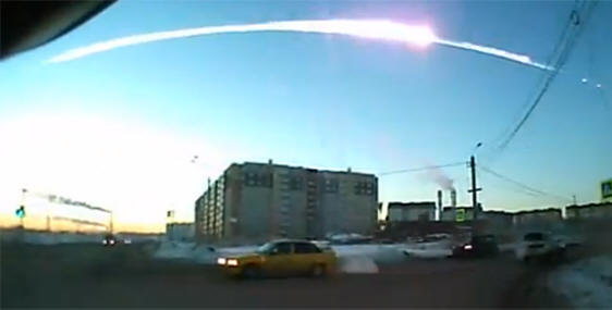 Očevidci govore o vatrenoj kugli koja je ostavila tragove na nebu