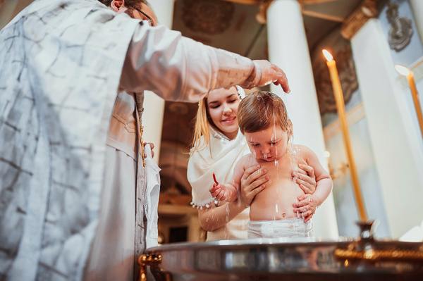 da li je moguće krstiti dijete trudne kume 