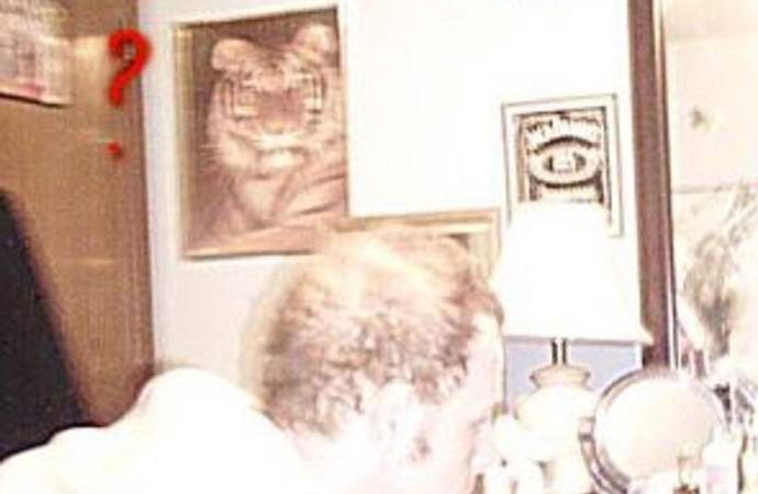 Muškarac je na staroj fotografiji otkrio duha u naočarima