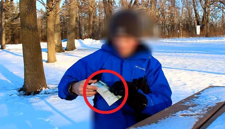 Čovjek tvrdi da je putovao 6000. godine i tamo se fotografirao