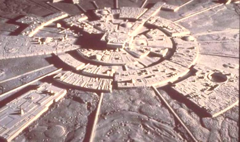 Na mjesecu neko podiže umjetne građevine