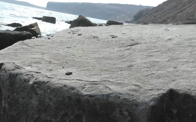 Na Russkom ostrvu je pronađena misteriozna drevna ploča