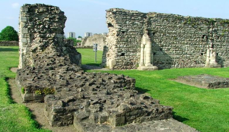 Na staroj fotografiji pronađen je neprimjereni duh u sunčanim naočalama.