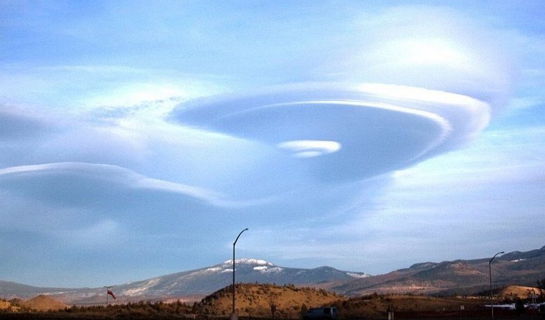 Ogroman levak lebdio je nad Japanom, koji se ponašao na čudan način