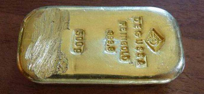 Nemački kupači pronašli su u jezeru zlatnu polugu od pola kilograma