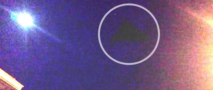 Neobičan vanzemaljski brod pojavio se nad Čikagom