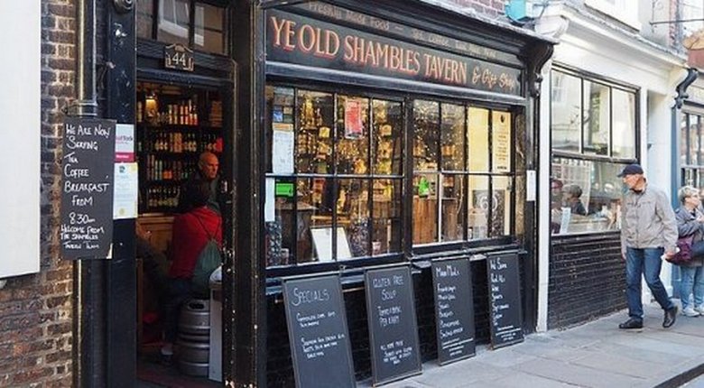 Nevidljiva moć u taverni Ye Old Shambles u Jorku ruši stvari s polica.