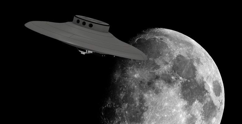 Ogroman crni disk ili lopta preletjeli su preko mjeseca