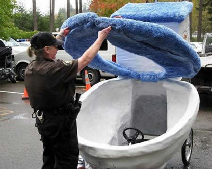 Mališani rade isto kad dođu do toaleta.