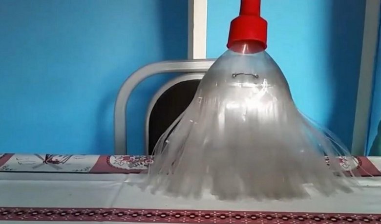 Velika dvorišna metla od plastičnih boca