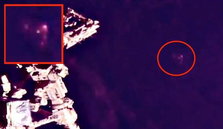 Par nevjerovatnih NLO-a pojavio se u blizini ISS-a