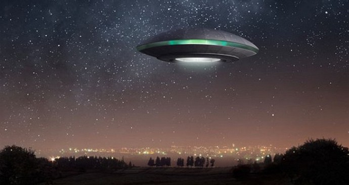 Prije Nove godine, vanzemaljci letuju i čestitaju nam praznik