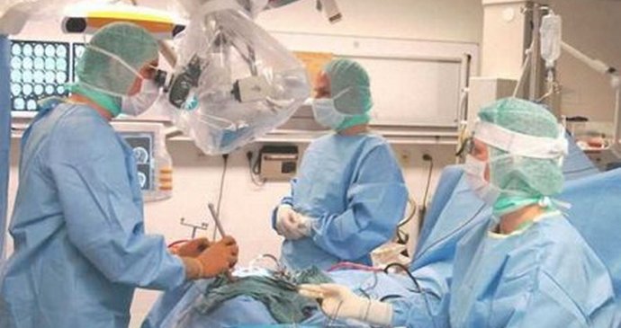 Prva operacija transplantacije glave na svijetu