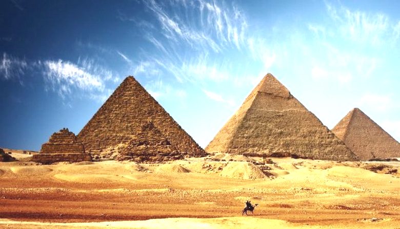 Piramide u Gizi iz najneverovatnijih uglova