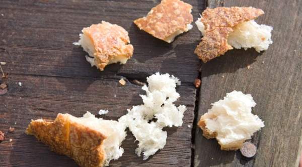 zašto ne možete rukom pometi mrvice sa stola 