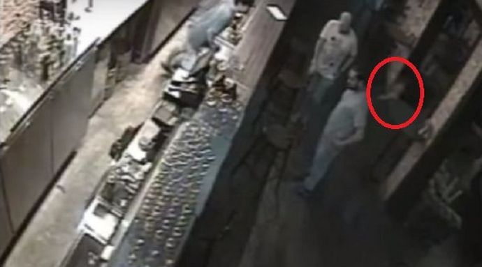 Ghost je zavirio u kineski bar