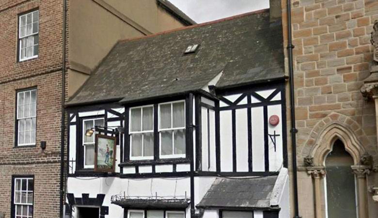 Duhovno lice je fotografirano u starom pabu