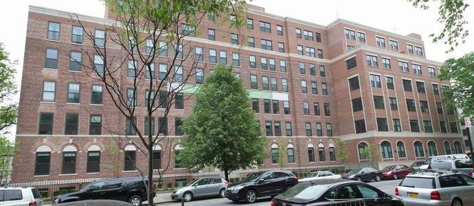 Duhovi prestravljuju goste i nosače elitnog njujorškog doma