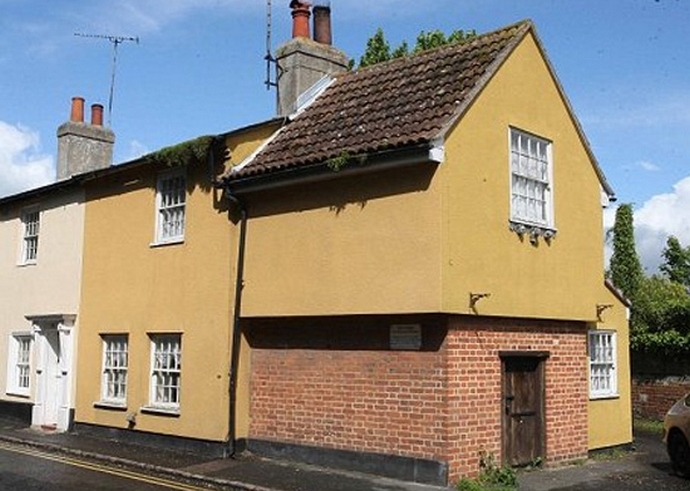 Prodaje se kuća sa uvalama - samo za hrabre