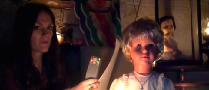 Prokleta britanska lutka čini da ljudi osjećaju mučninu i bol u grudima