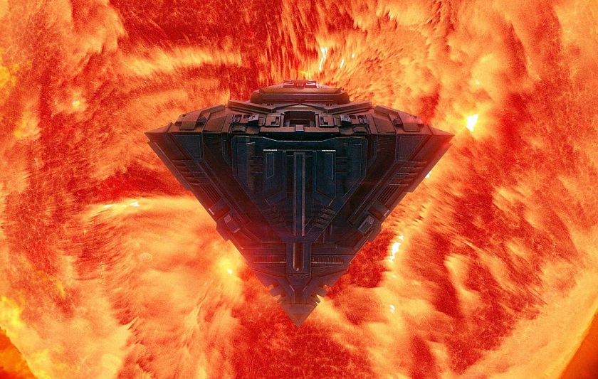 Ogroman brod poletio je ravno sa sunca.